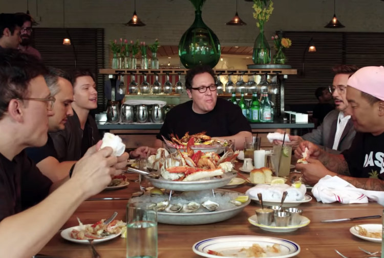 Avengers Ekibi Yemek Masasında