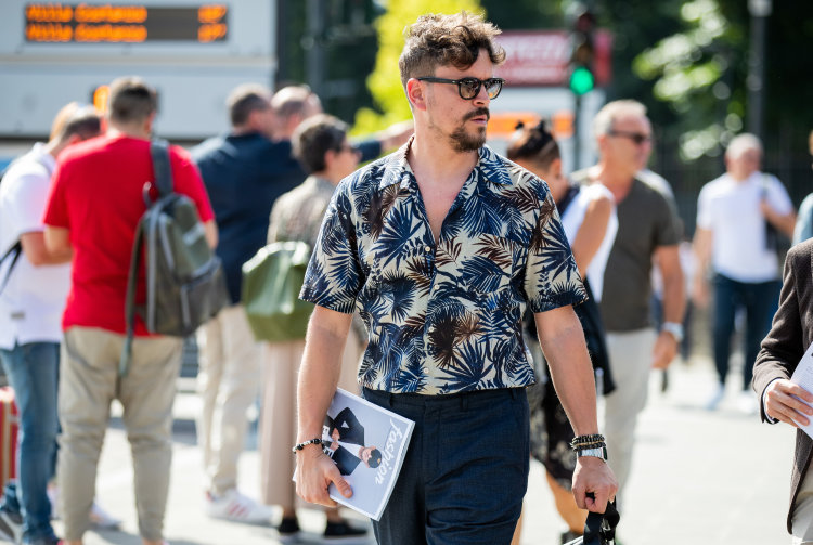 Sıcak Yaz Günlerinizi Renklendirecek En İyi Gömlekler