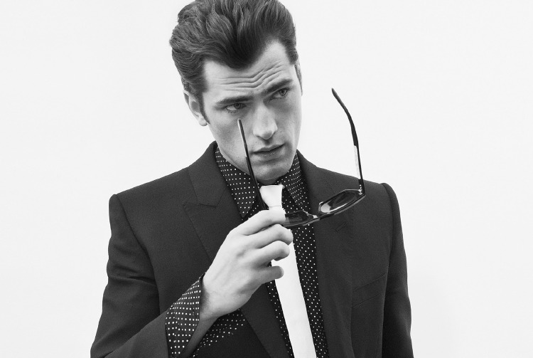 Takım Elbiseniz Sıkıcı Olmak Zorunda Değil