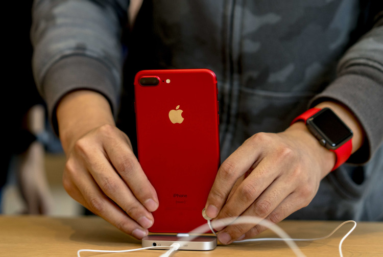 Kırmızının Etkisindeki Teknolojik Aletler