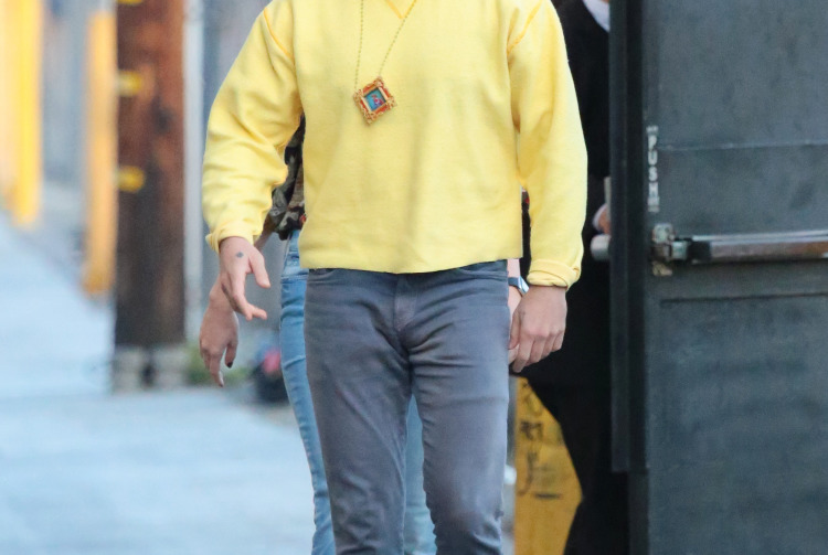 Sokaktan Kırmızı Halıya: Shia LaBeouf'un Renkli Stili