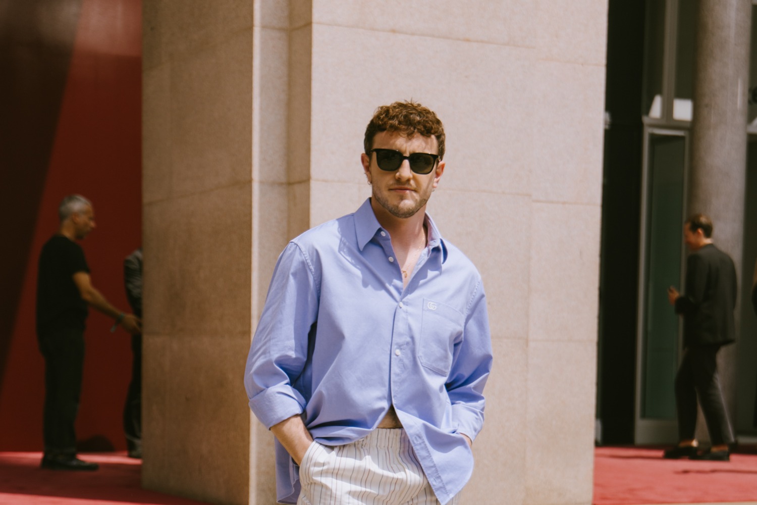 Milano Erkek Moda Haftası İlkbahar/Yaz 2025 Sokak Stili