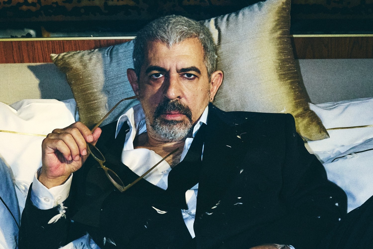 Okan Bayülgen: Zamansızlık Geleceğe Bırakılan Bir Mesaj Şişesidir