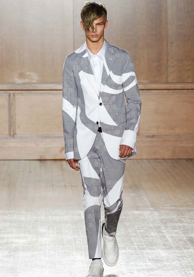 Alexander McQueen İlkbahar / Yaz 2015