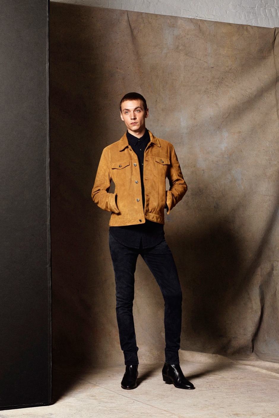 Süet Ceketinizi Nasıl Giymelisiniz? (İpucu: Brad Pitt'e Bakın)