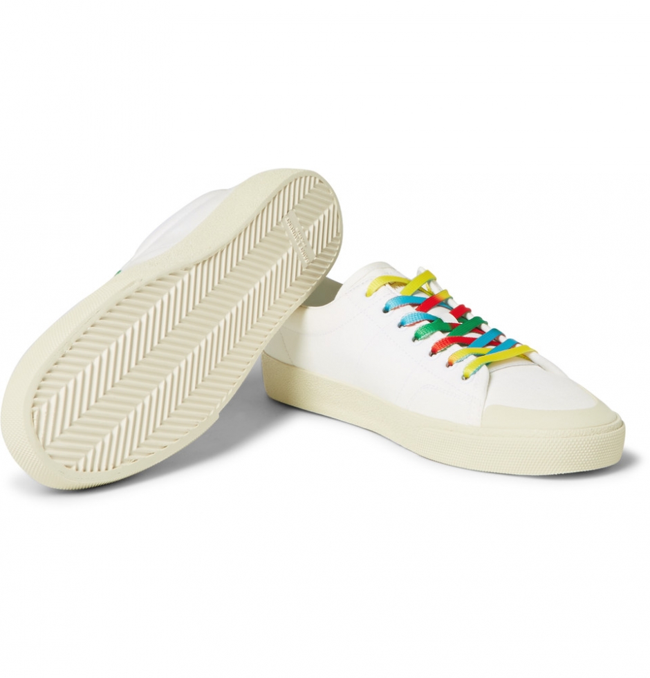 Beyaz Sneaker'ın Modası Neden Asla Geçmeyecek?