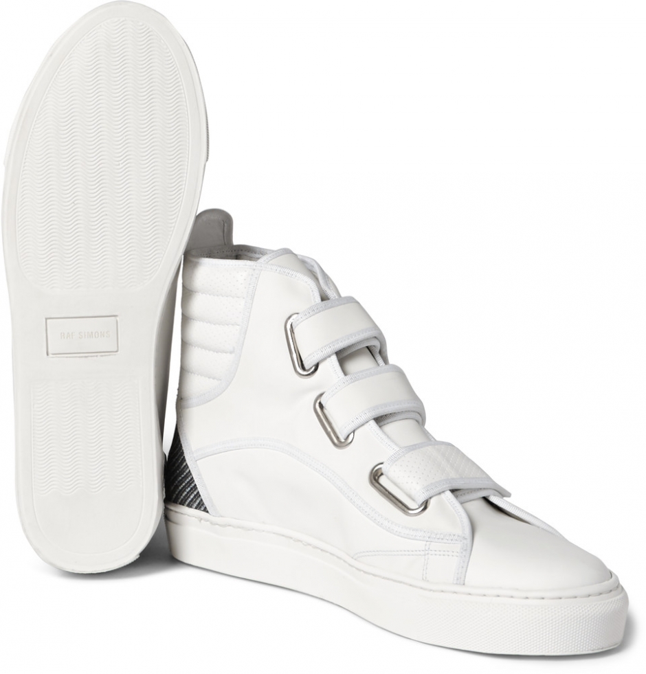 Beyaz Sneaker'ın Modası Neden Asla Geçmeyecek?