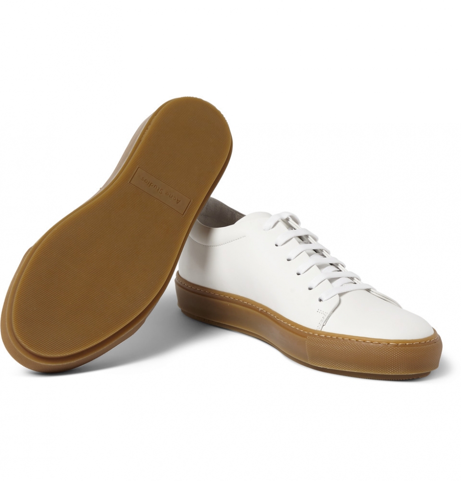 Beyaz Sneaker'ın Modası Neden Asla Geçmeyecek?