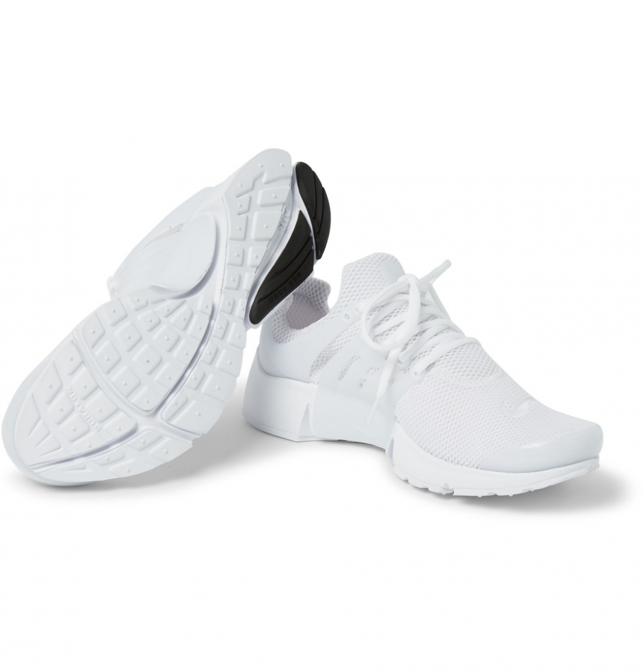 Beyaz Sneaker'ın Modası Neden Asla Geçmeyecek?