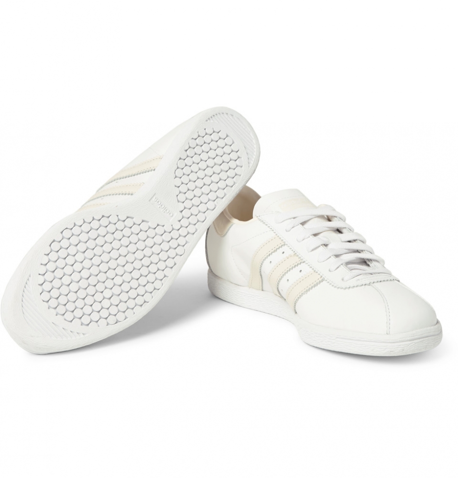 Beyaz Sneaker'ın Modası Neden Asla Geçmeyecek?