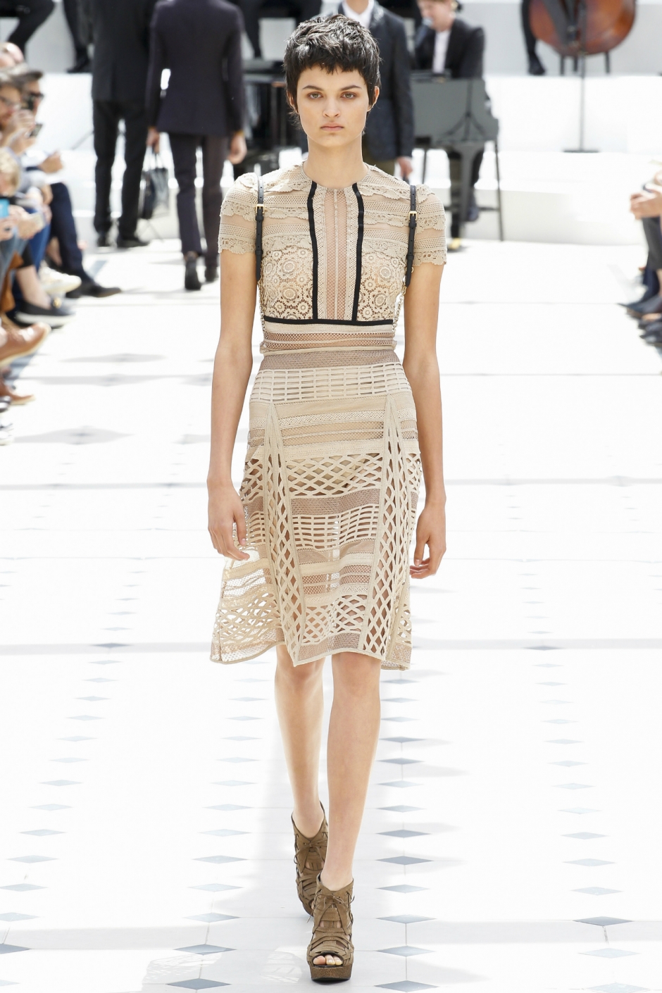 Burberry Prorsum İlkbahar / Yaz 2016