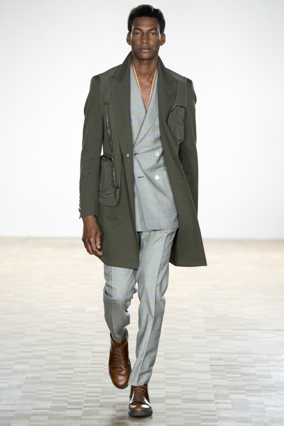 Hardy Amies İlkbahar / Yaz 2016