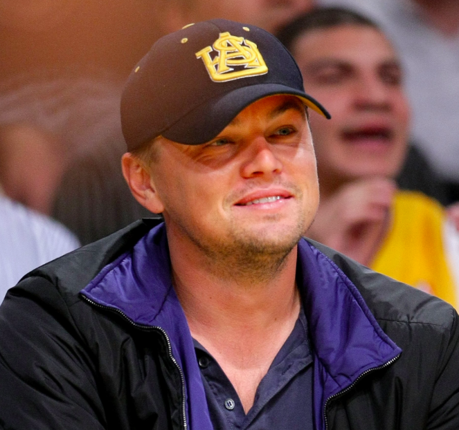 Yetişkin Bir Leonardo DiCaprio 33 Farklı Takım Tutar