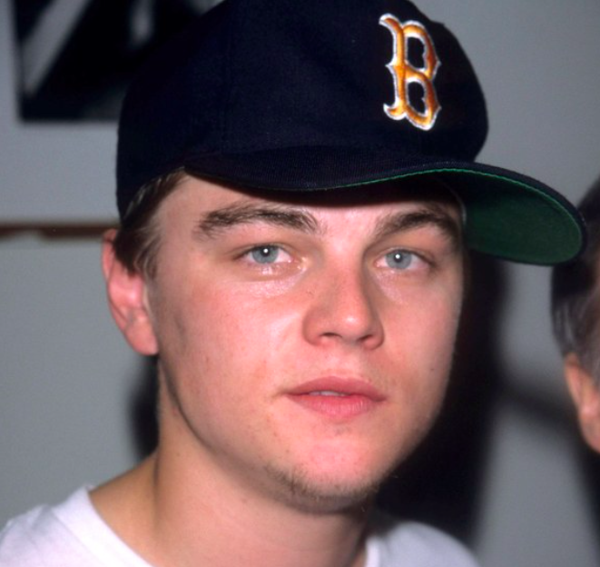Yetişkin Bir Leonardo DiCaprio 33 Farklı Takım Tutar