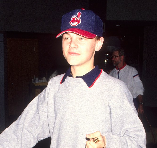 Yetişkin Bir Leonardo DiCaprio 33 Farklı Takım Tutar