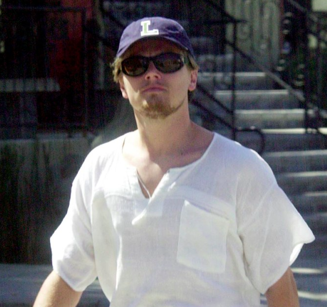 Yetişkin Bir Leonardo DiCaprio 33 Farklı Takım Tutar