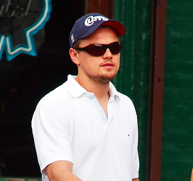 Yetişkin Bir Leonardo DiCaprio 33 Farklı Takım Tutar