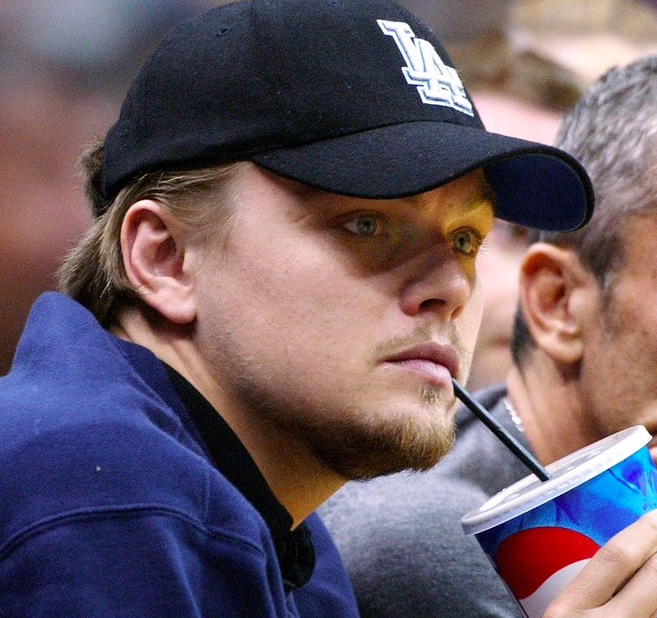 Yetişkin Bir Leonardo DiCaprio 33 Farklı Takım Tutar