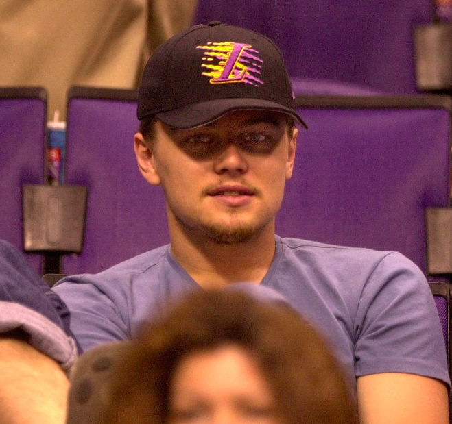 Yetişkin Bir Leonardo DiCaprio 33 Farklı Takım Tutar