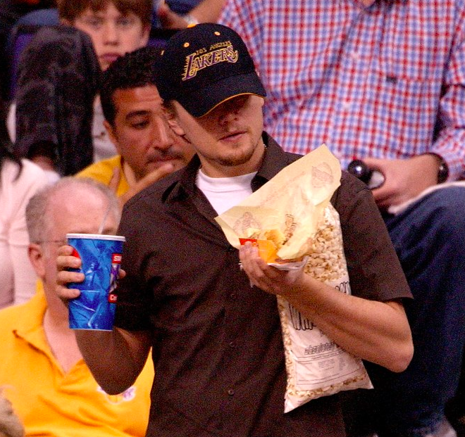 Yetişkin Bir Leonardo DiCaprio 33 Farklı Takım Tutar