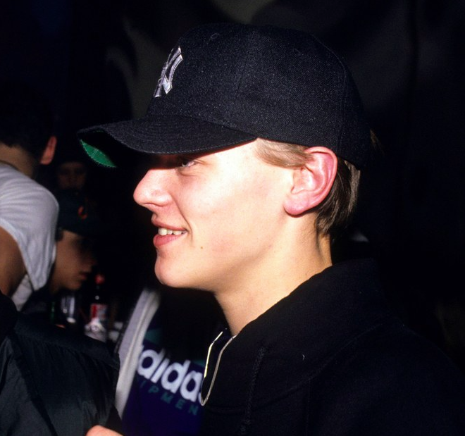 Yetişkin Bir Leonardo DiCaprio 33 Farklı Takım Tutar