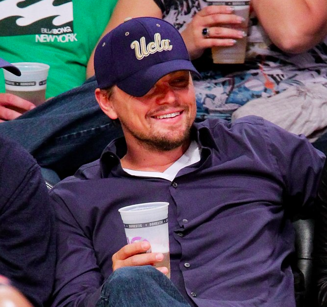 Yetişkin Bir Leonardo DiCaprio 33 Farklı Takım Tutar