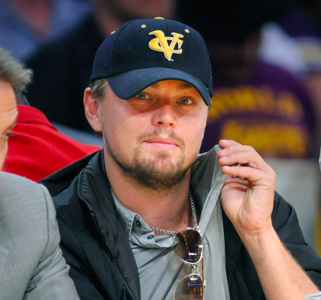 Yetişkin Bir Leonardo DiCaprio 33 Farklı Takım Tutar