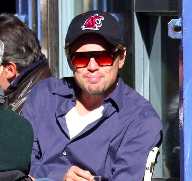 Yetişkin Bir Leonardo DiCaprio 33 Farklı Takım Tutar