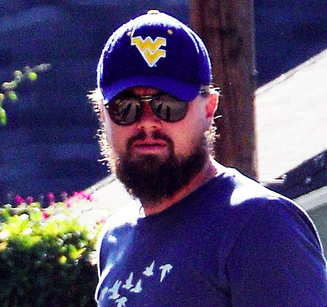 Yetişkin Bir Leonardo DiCaprio 33 Farklı Takım Tutar