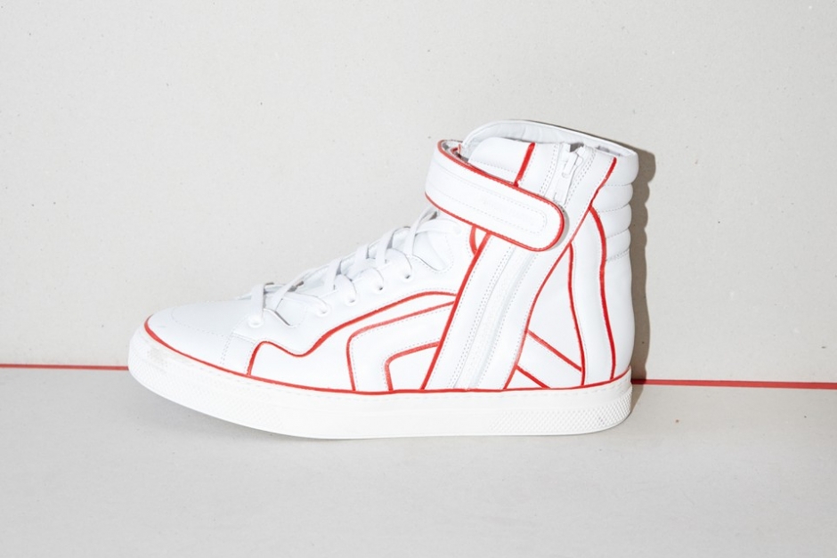 Sneaker Dediğin Renkli Olur