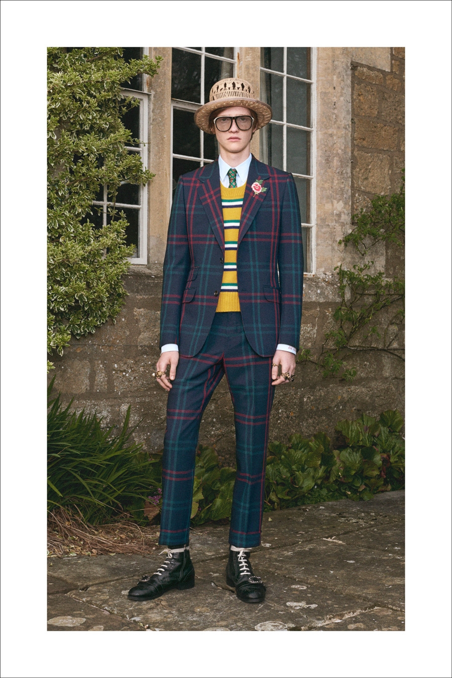 Yeni Takım Elbiseniz Tom Hiddleston