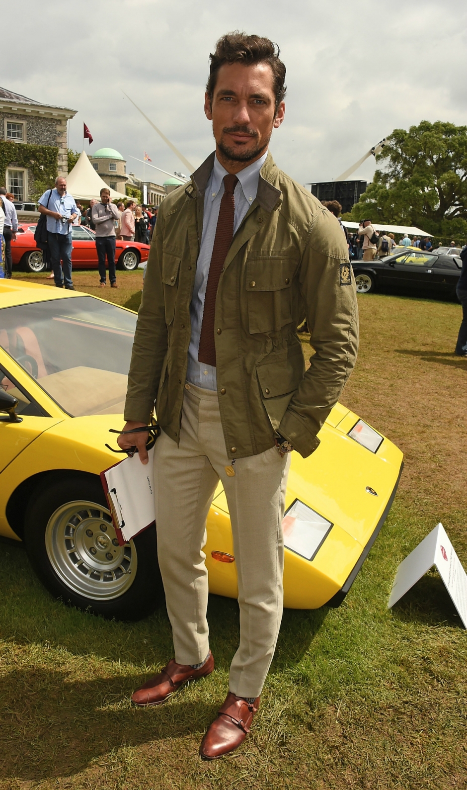 Takım Elbisenizi Bugünlük Rafa Kaldırın