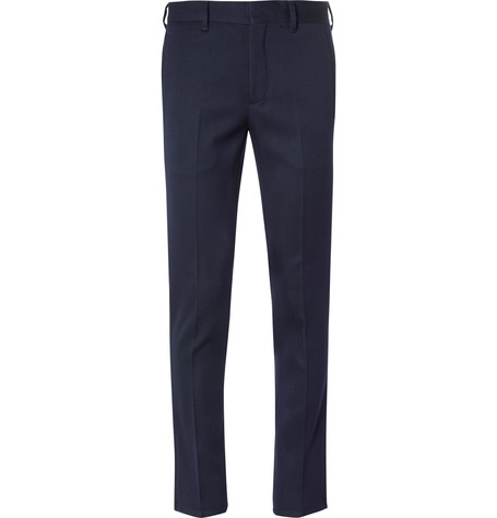 Takım Elbisenizi Bugünlük Rafa Kaldırın