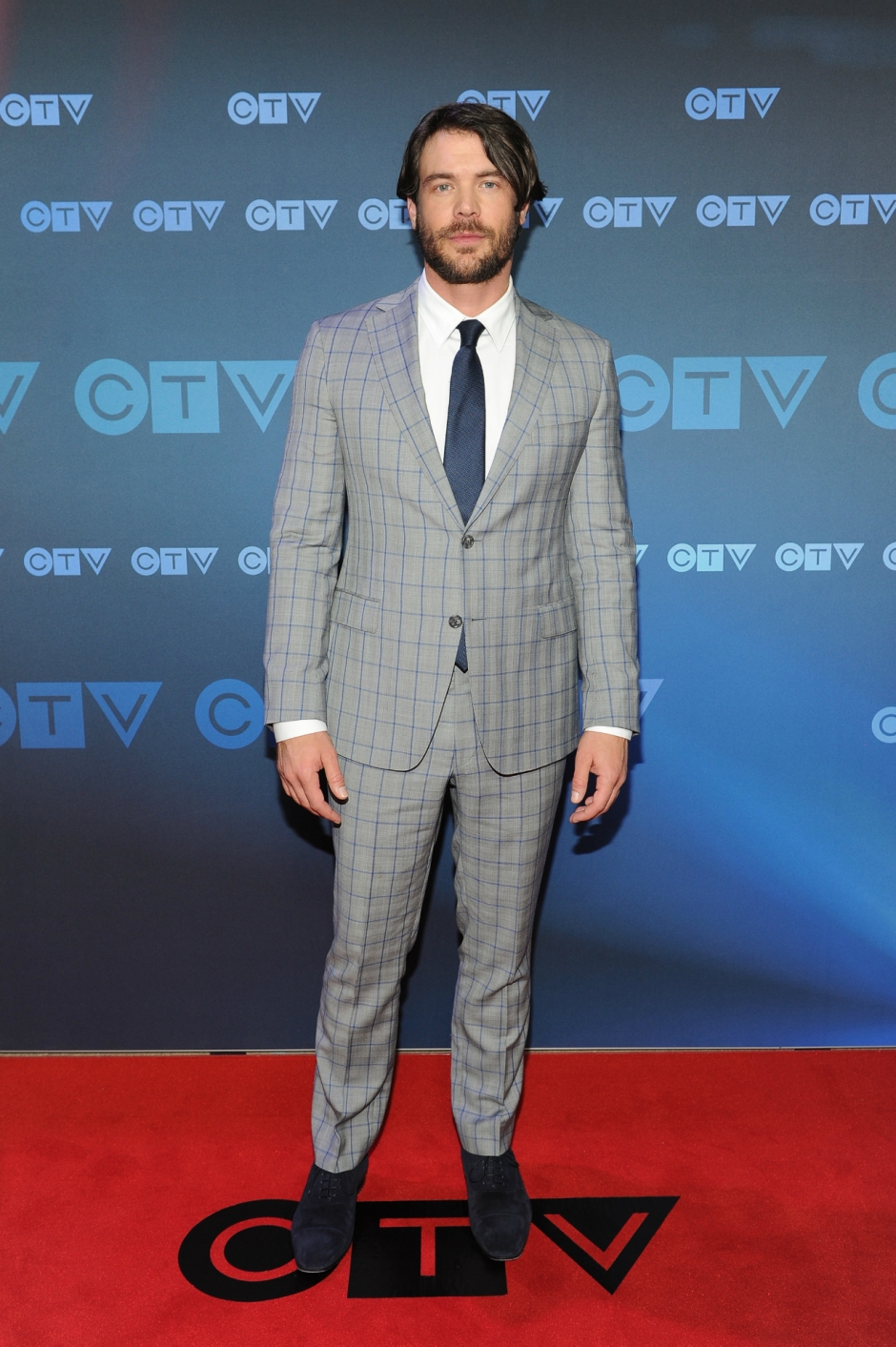 Çizgili Takım Elbise Nasıl Kombinlenir?