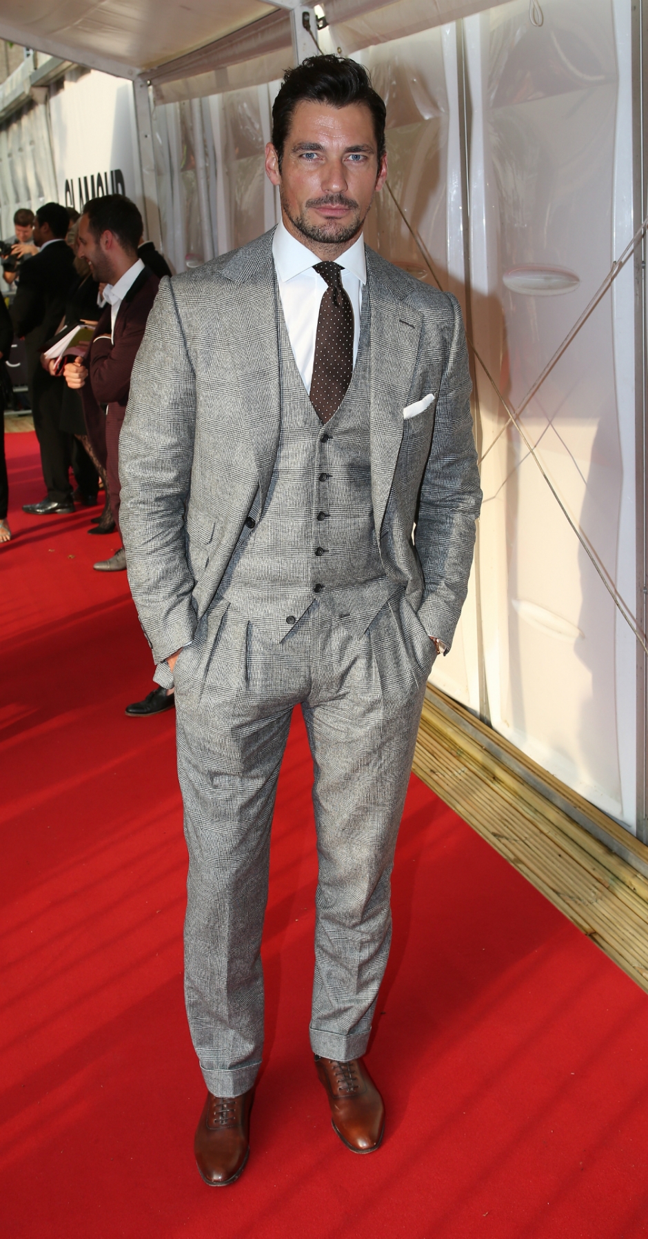 Çizgili Takım Elbise Nasıl Kombinlenir?