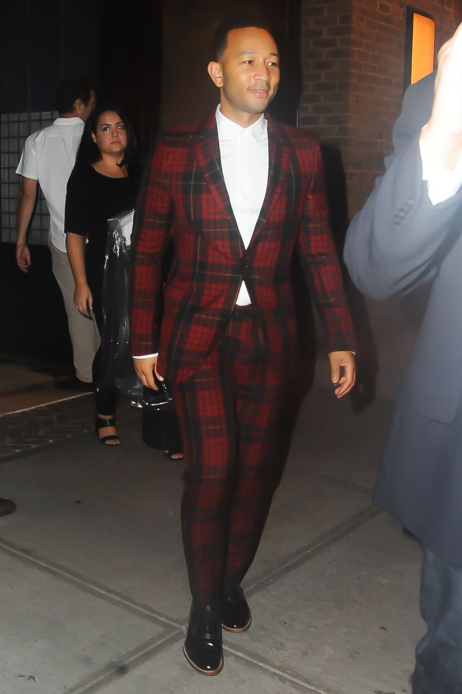 Çizgili Takım Elbise Nasıl Kombinlenir?