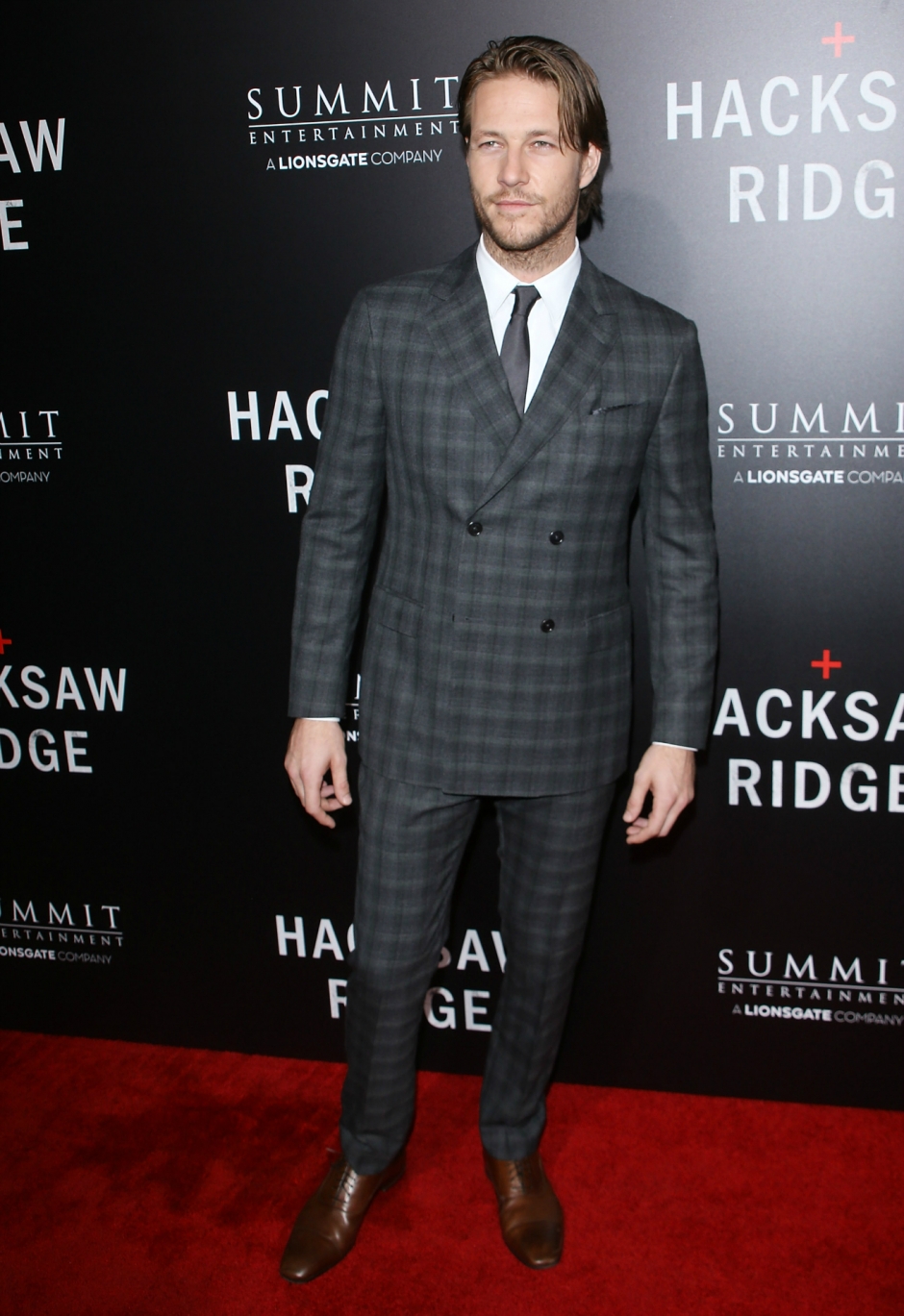 Çizgili Takım Elbise Nasıl Kombinlenir?