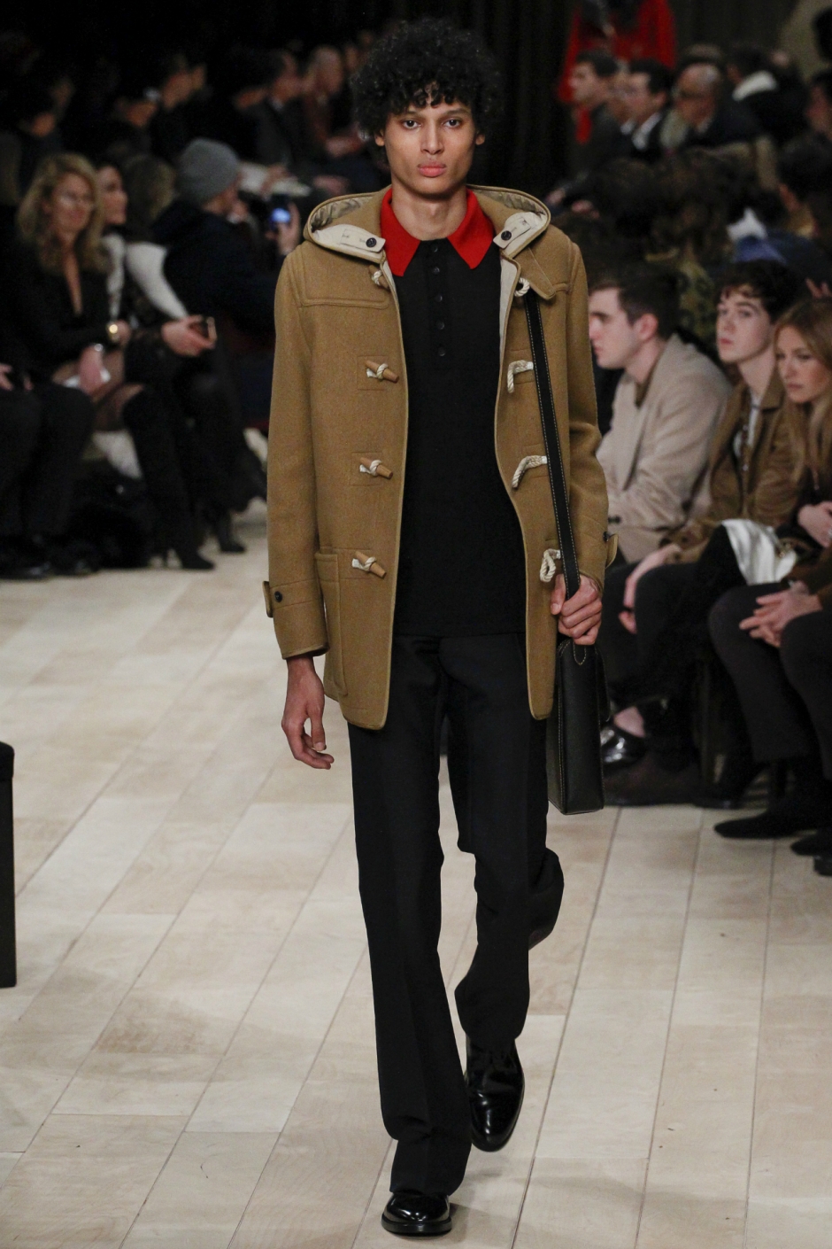 Trend Alarmı: Fildişi Düğmeli Kaban