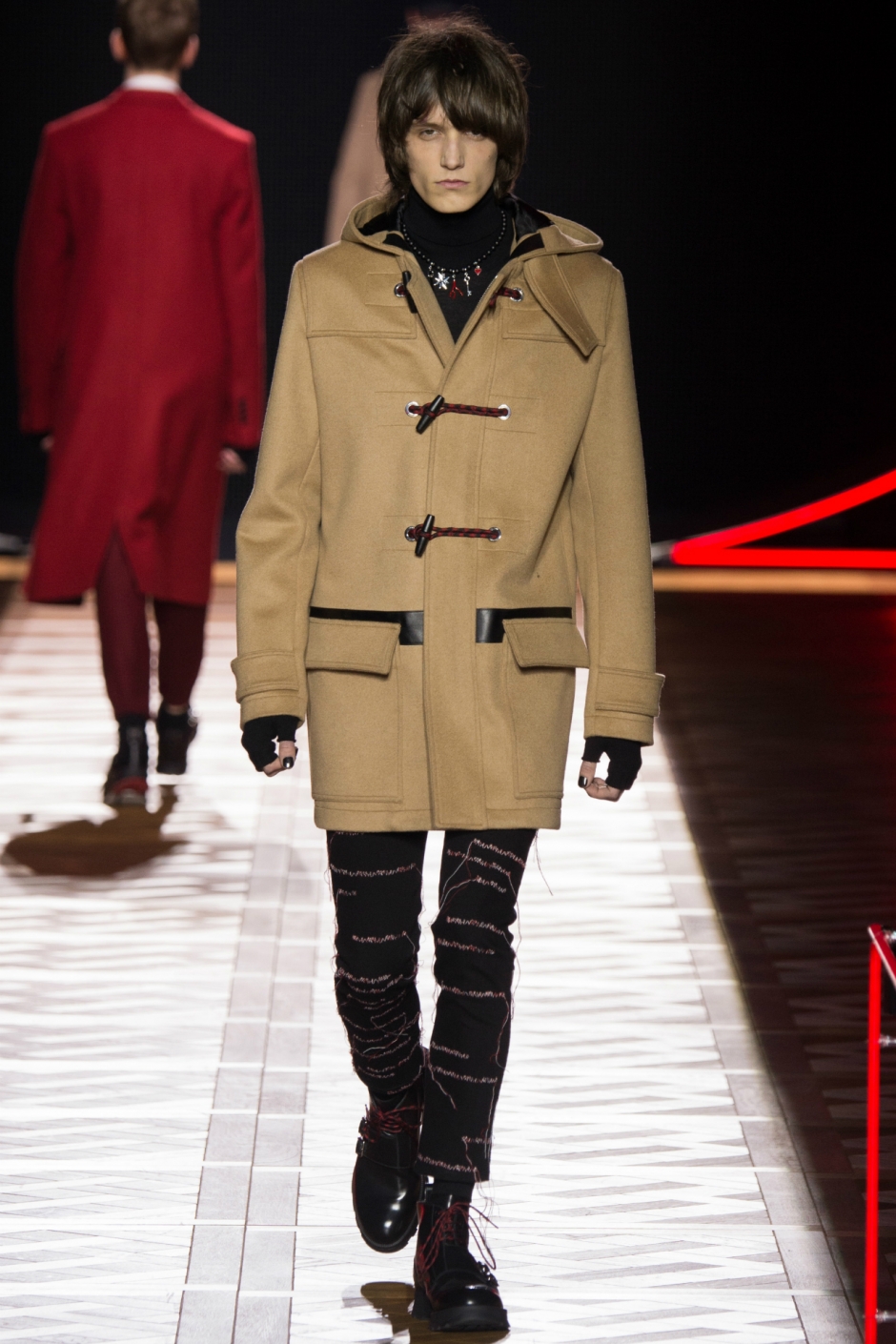 Trend Alarmı: Fildişi Düğmeli Kaban