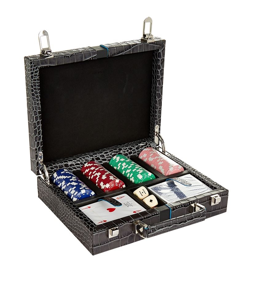 Poker Gecesine Giderken Ne Giyilmeli?