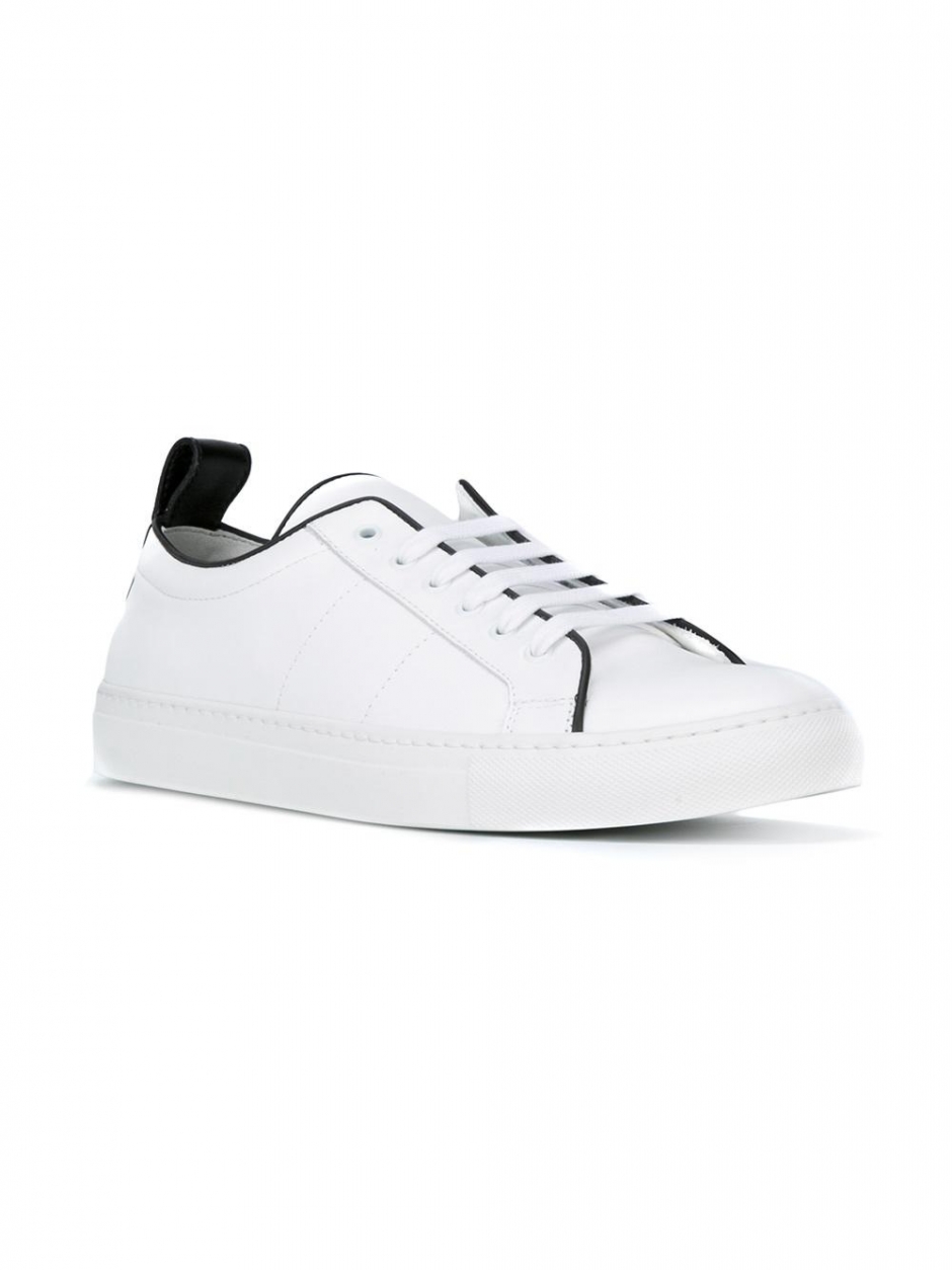 Balık Ekmek Yemeye Giderken