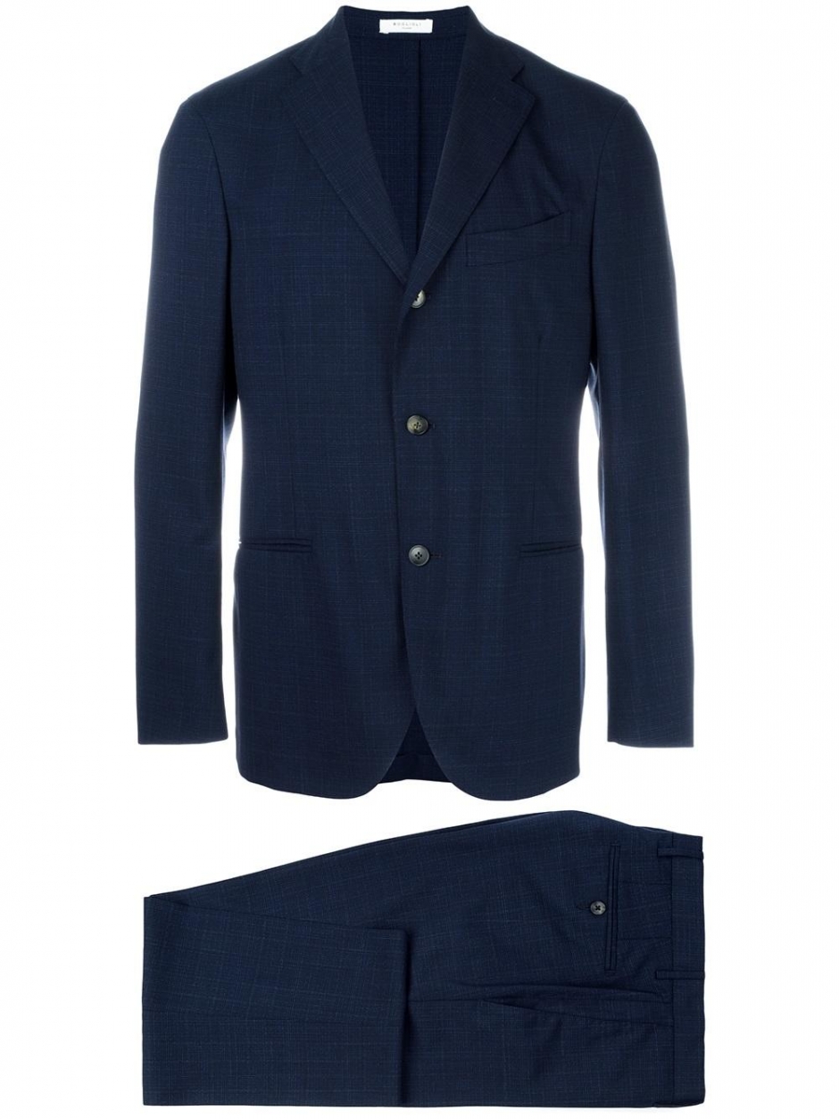 Ofis Stili: Takım ve Beyaz Tişört