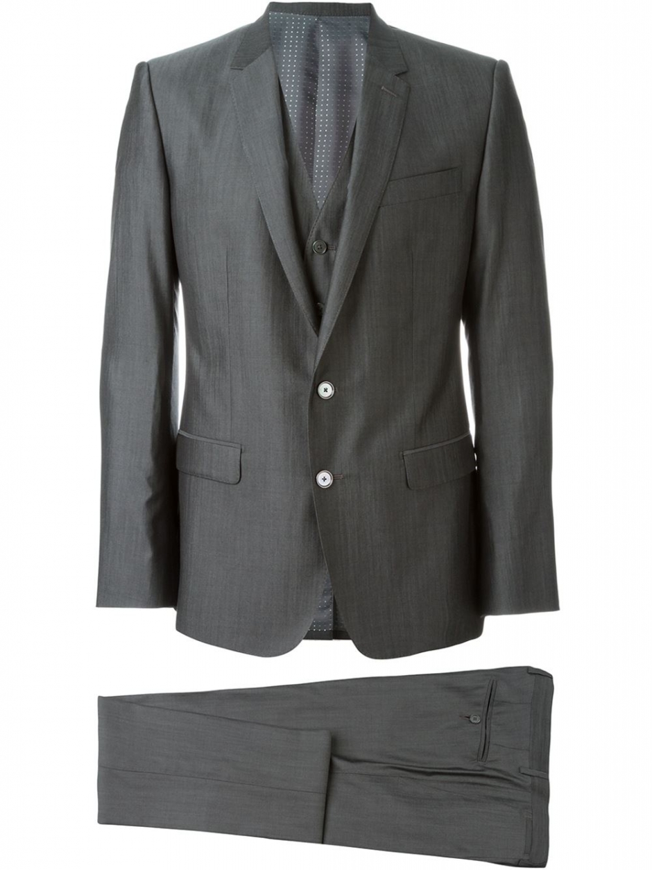 Ofis Stili: Takım ve Beyaz Tişört