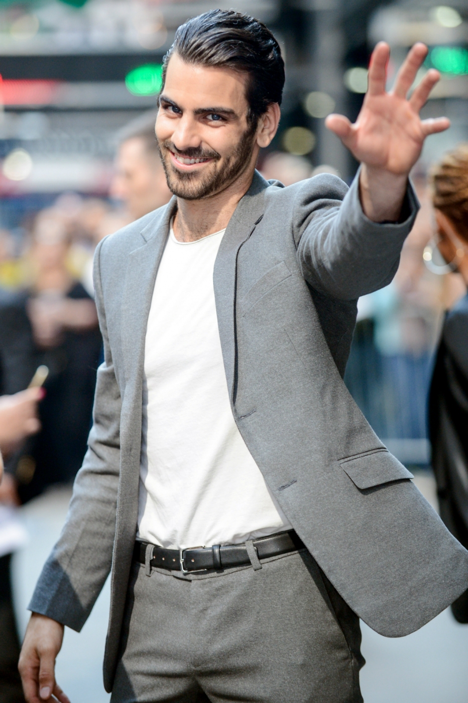 Ofis Stili: Takım ve Beyaz Tişört