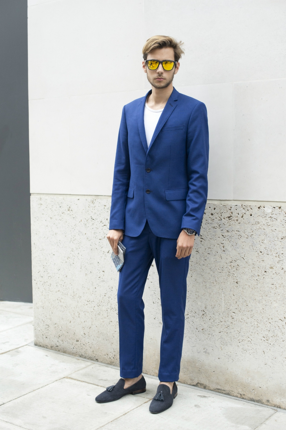 Ofis Stili: Takım ve Beyaz Tişört