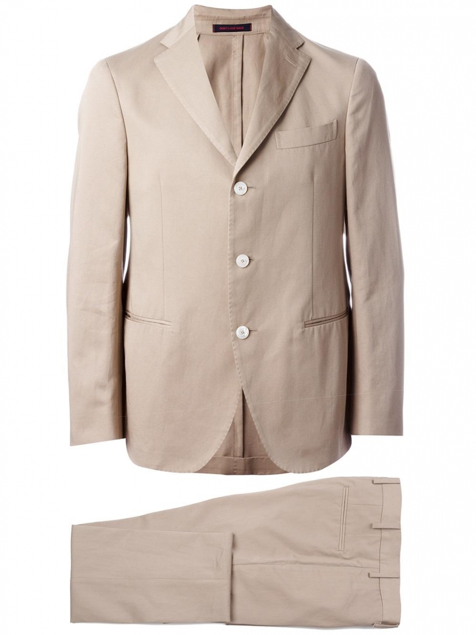 Ofis Stili: Takım ve Beyaz Tişört