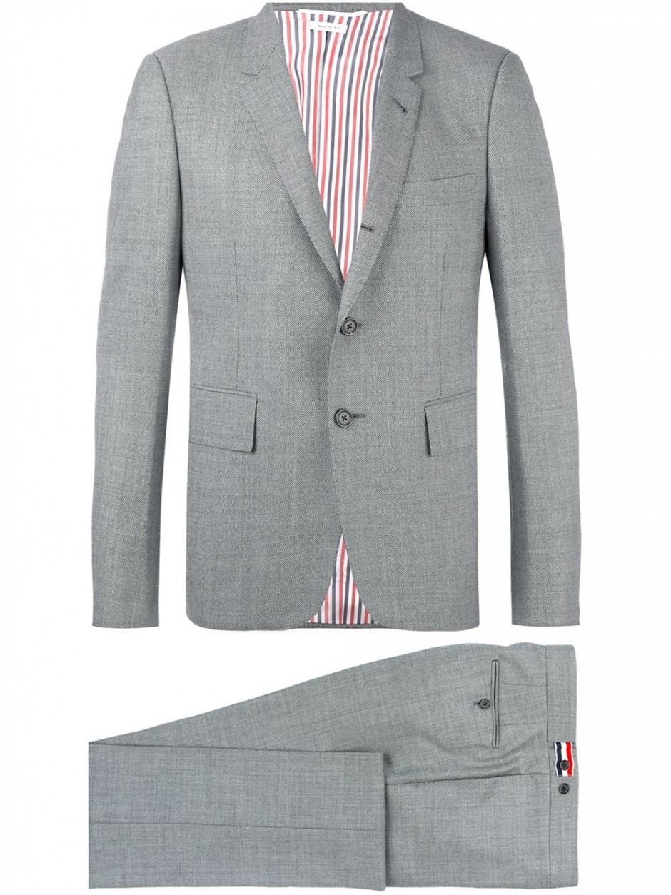 Ofis Stili: Takım ve Beyaz Tişört