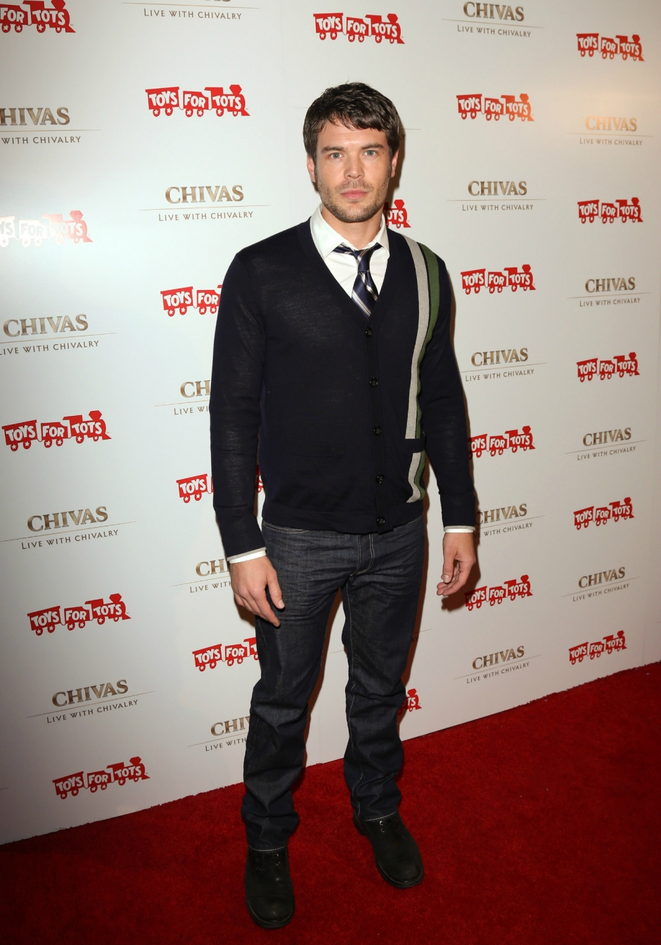 Ofis Şıklığı: V Yaka Kazak