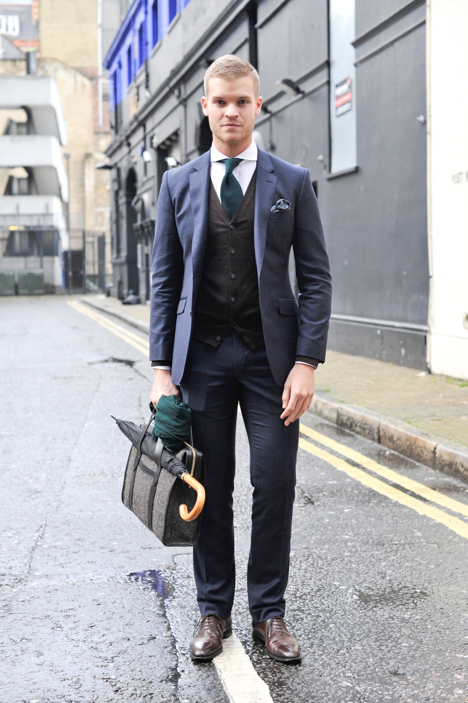 Ofis Şıklığı: V Yaka Kazak