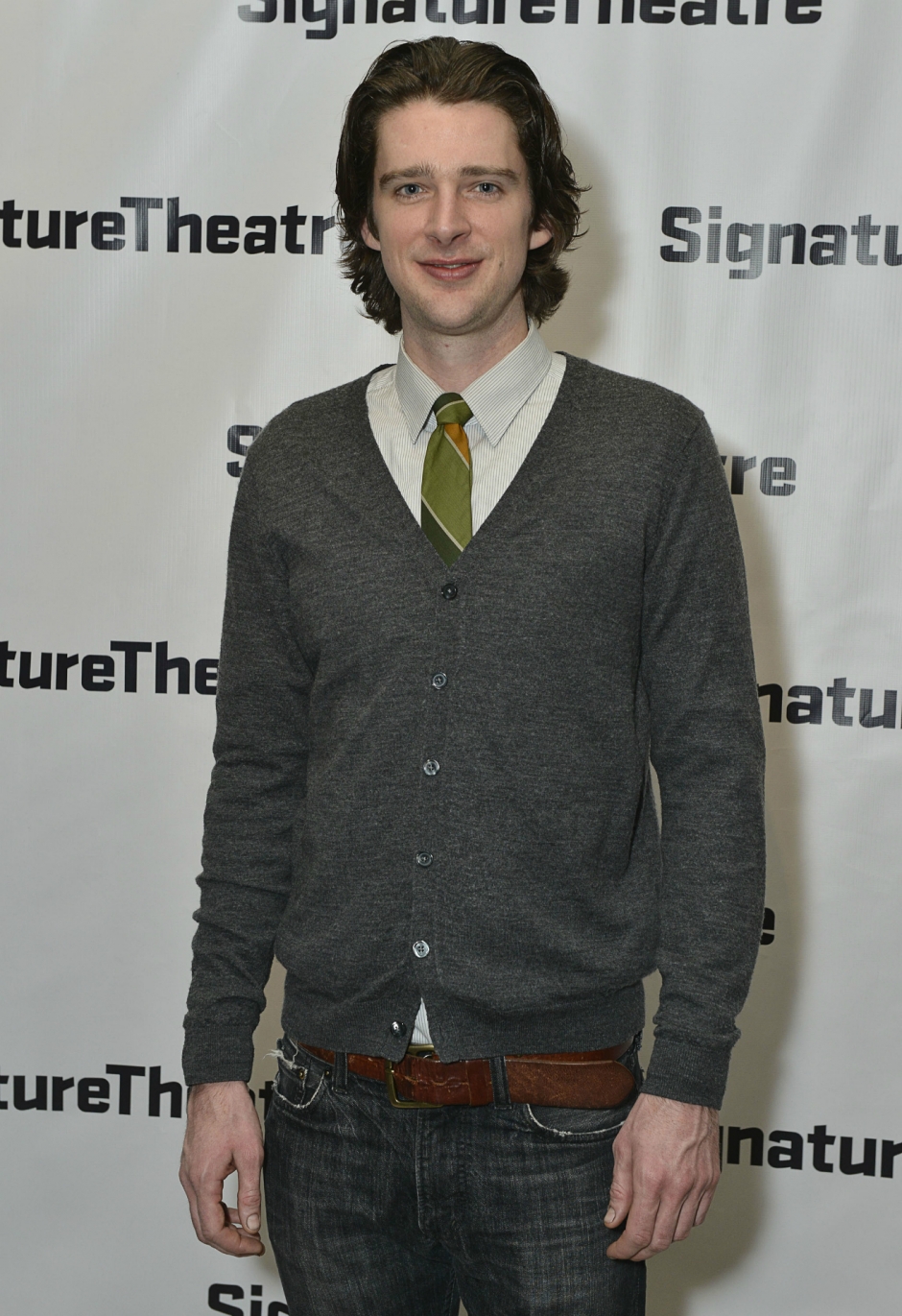 Ofis Şıklığı: V Yaka Kazak